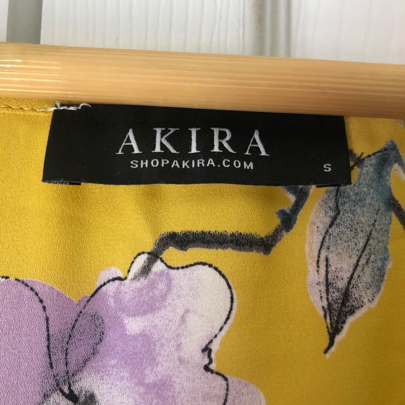 floral yellow romper (never worn) - Picture 3 of 4